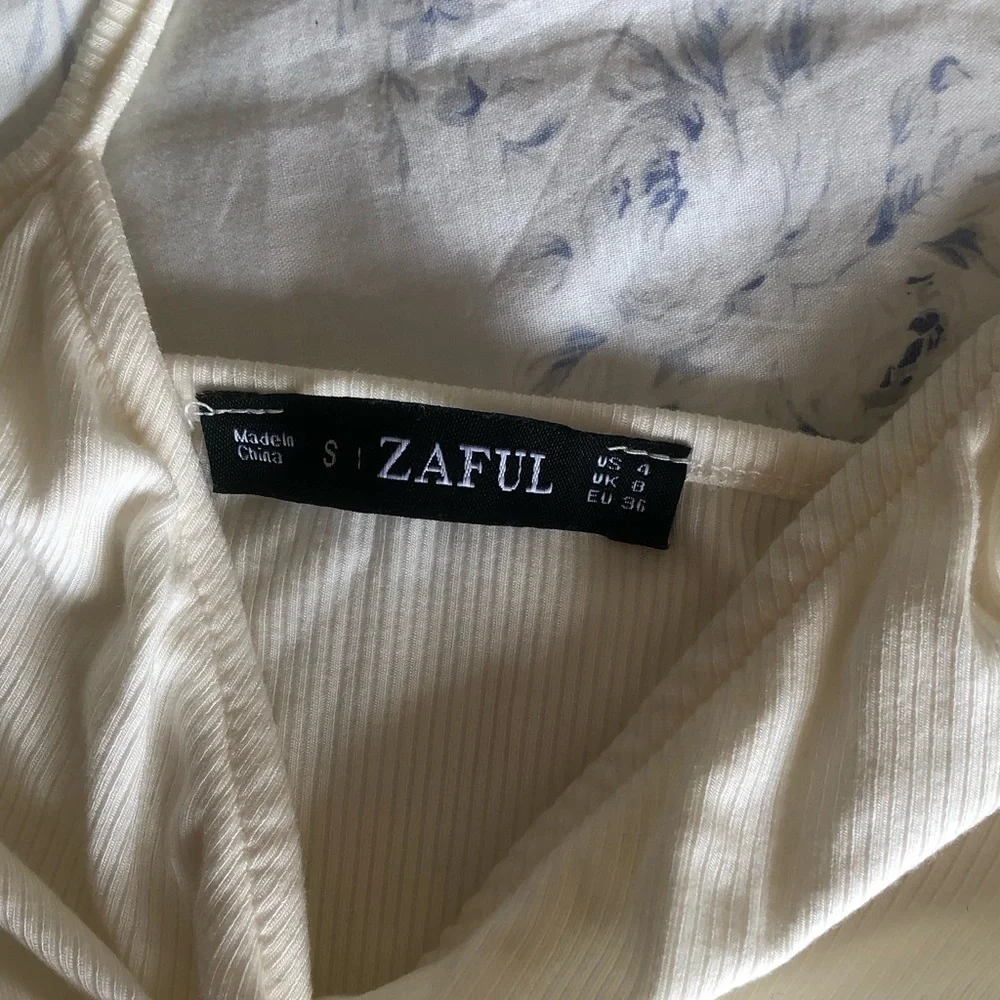 🍦ZAFUL Cream Cropped Ribbed Tank Top with Twist Front 🍦